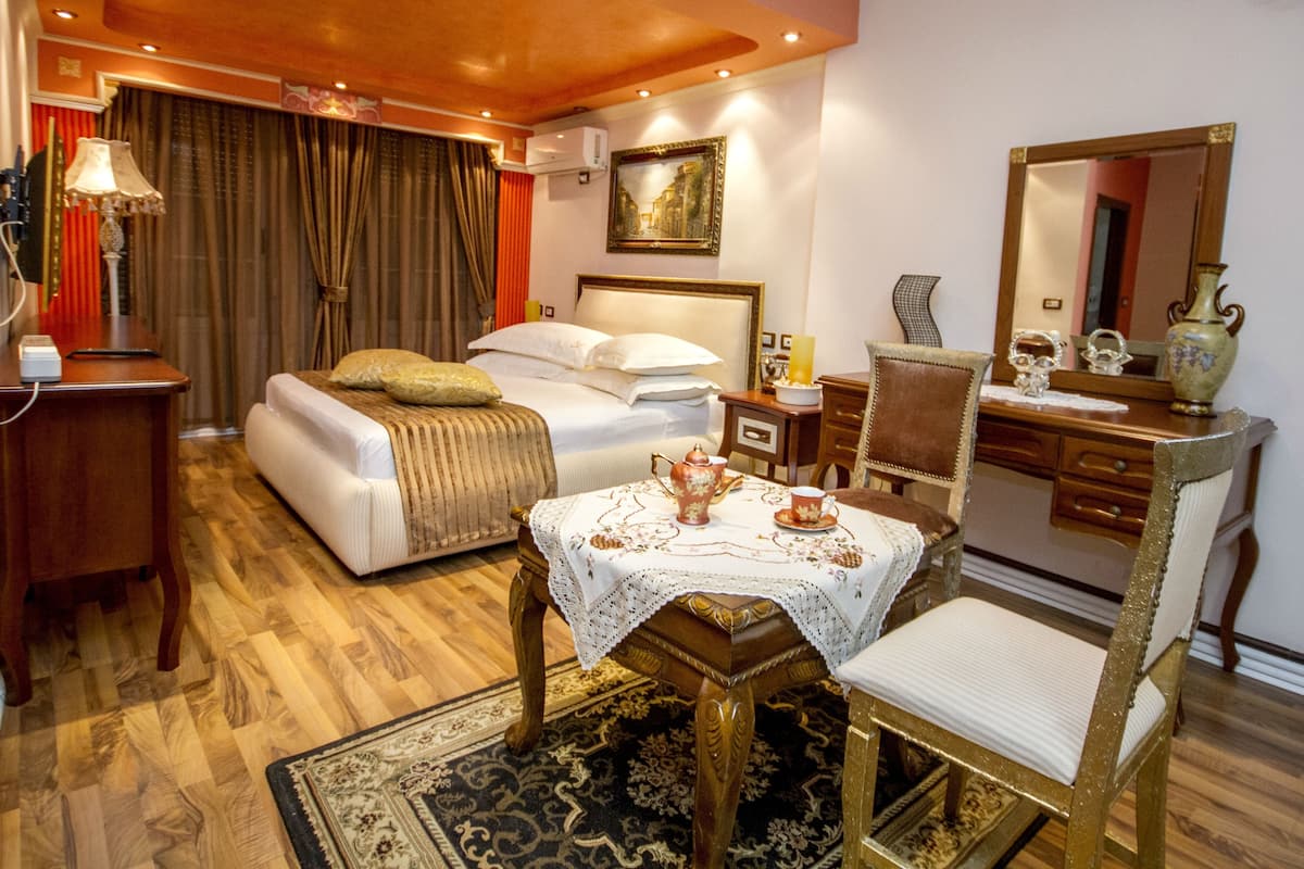 Luxury Triple Room, 1 Bedroom (Betthoven) | Premium bedding, memory foam beds, desk, blackout drapes