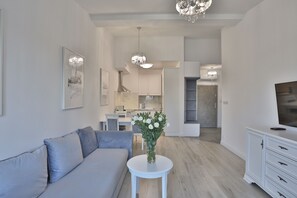 Apartament Scandinavian | Yksityinen keittiö | Jääkaappi, mikroaaltouuni, liesi, kahvin-/teenkeitin