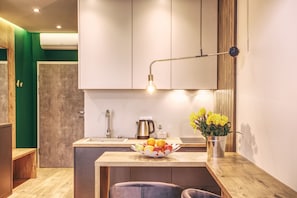 Apartament Vintage | مطبخ صغير خاص | ثلاجة، ميكروويف، موقد طهي مسطح، ماكينة لصنع القهوة/الشاي