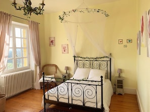 Family Room, Garden View