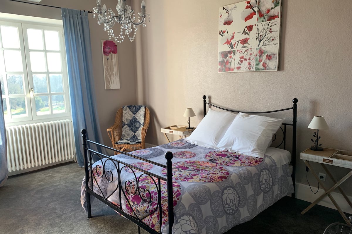 Chambre supérieure, vue sur le jardin | 2 chambres, couette en duvet, lit avec matelas en mousse à mémoire