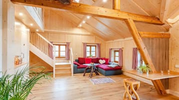 Leilighet (Sternenstadl) | Oppholdsrom | Flatskjerm-TV