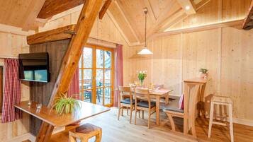 Leilighet (Sternenstadl) | 2 soverom, individuelt dekorert og skrivebord for bærbar PC