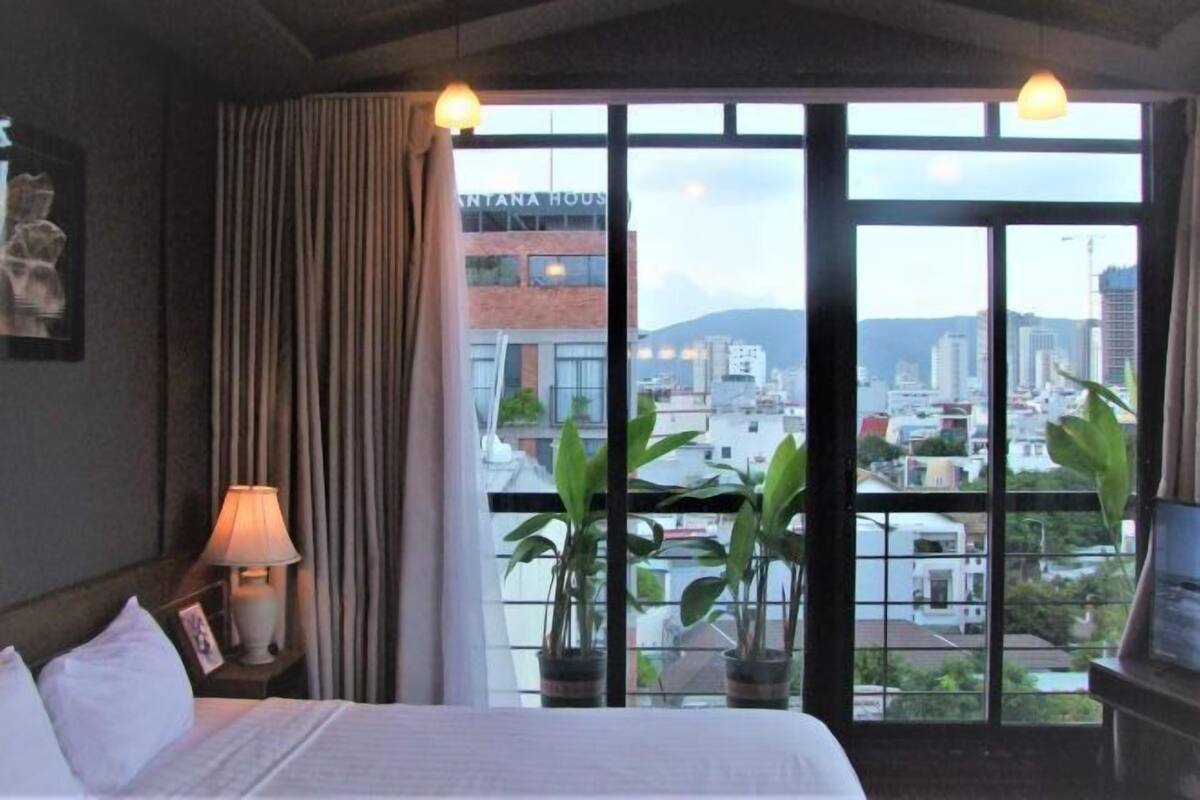 Minibar, desk, blackout drapes, free WiFi