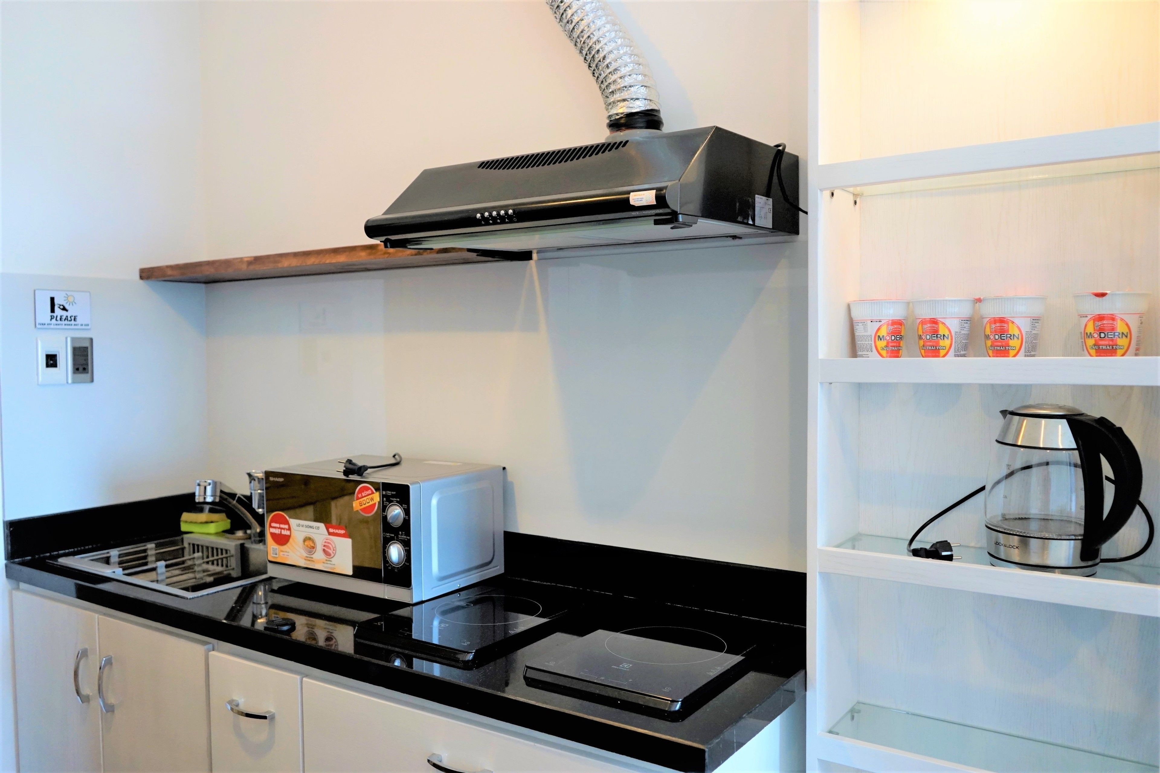 family studio, city view | private kitchen | fridge, coffee/tea maker, electric kettle, paper towels