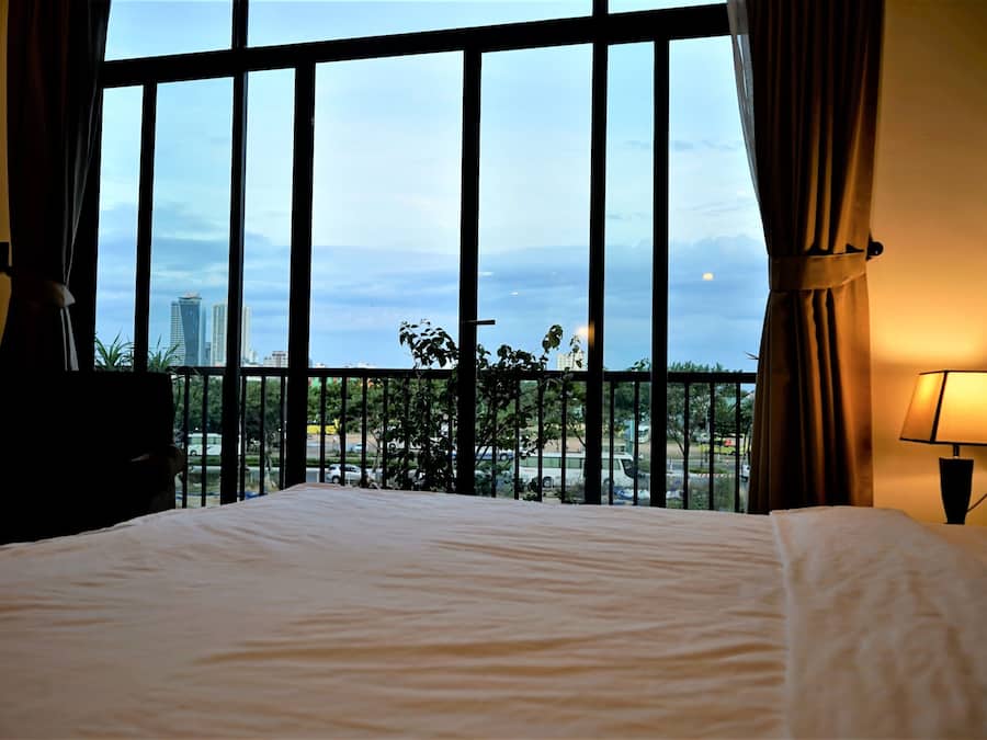 Minibar, skrivebord, blendingsgardiner og wi-fi (inkludert)