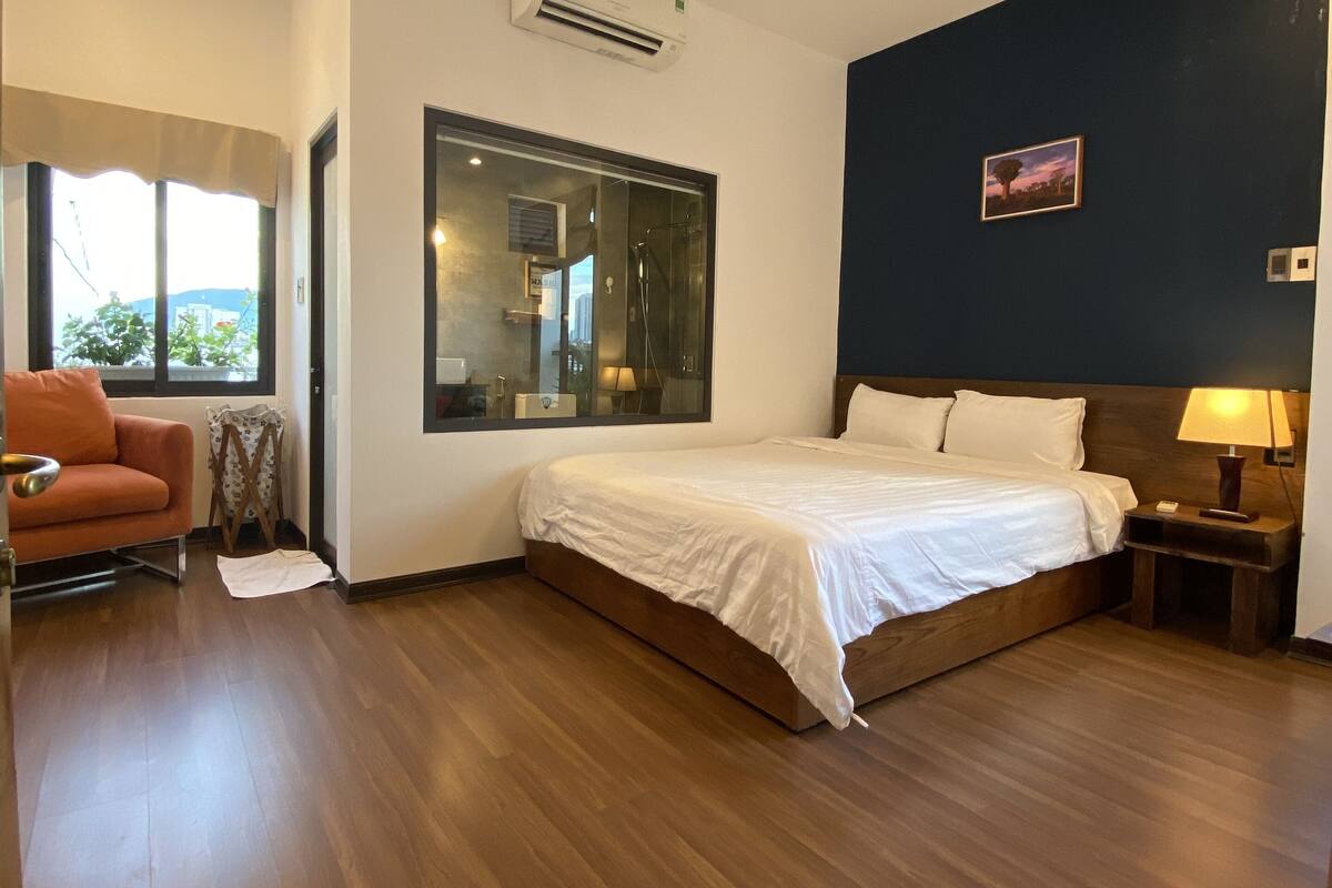 Minibar, desk, blackout curtains, free WiFi