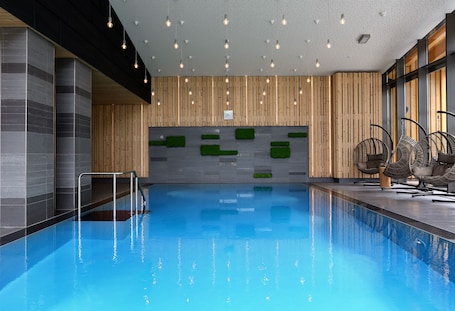Indoor pool, open 11:30 AM to 10:00 PM, sun loungers. Ferien Appartements am Park