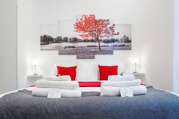 Appartement, 1 grand lit, non-fumeur | Fer et planche à repasser, lit de bébé (supplément)