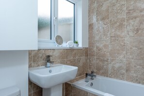 Casa, 3 habitaciones | 3 habitaciones, ropa de cama de alta calidad y decoración personalizada 