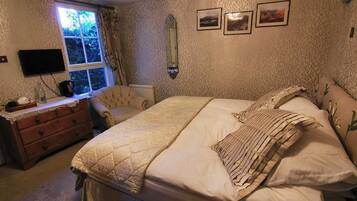 Double or Twin Room | Hypo-allergenic bedding, individually decorated, individually furnished