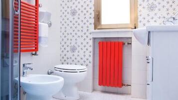 Appartement, 1 grand lit et 1 canapé-lit, non-fumeur | Salle de bain