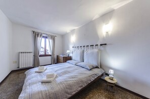 Duplex, 3 Bedrooms | 3 bedrooms, memory-foam beds, soundproofing, iron/ironing board - Maurizio House (Venice)