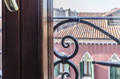 Maurizio House