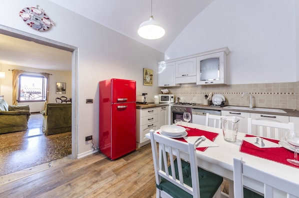 Duplex, 3 Bedrooms | Private kitchen