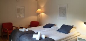 Rom, delt bad, anneks (10) | Sengetøy av topp kvalitet, strykejern/-brett og wi-fi (inkludert)