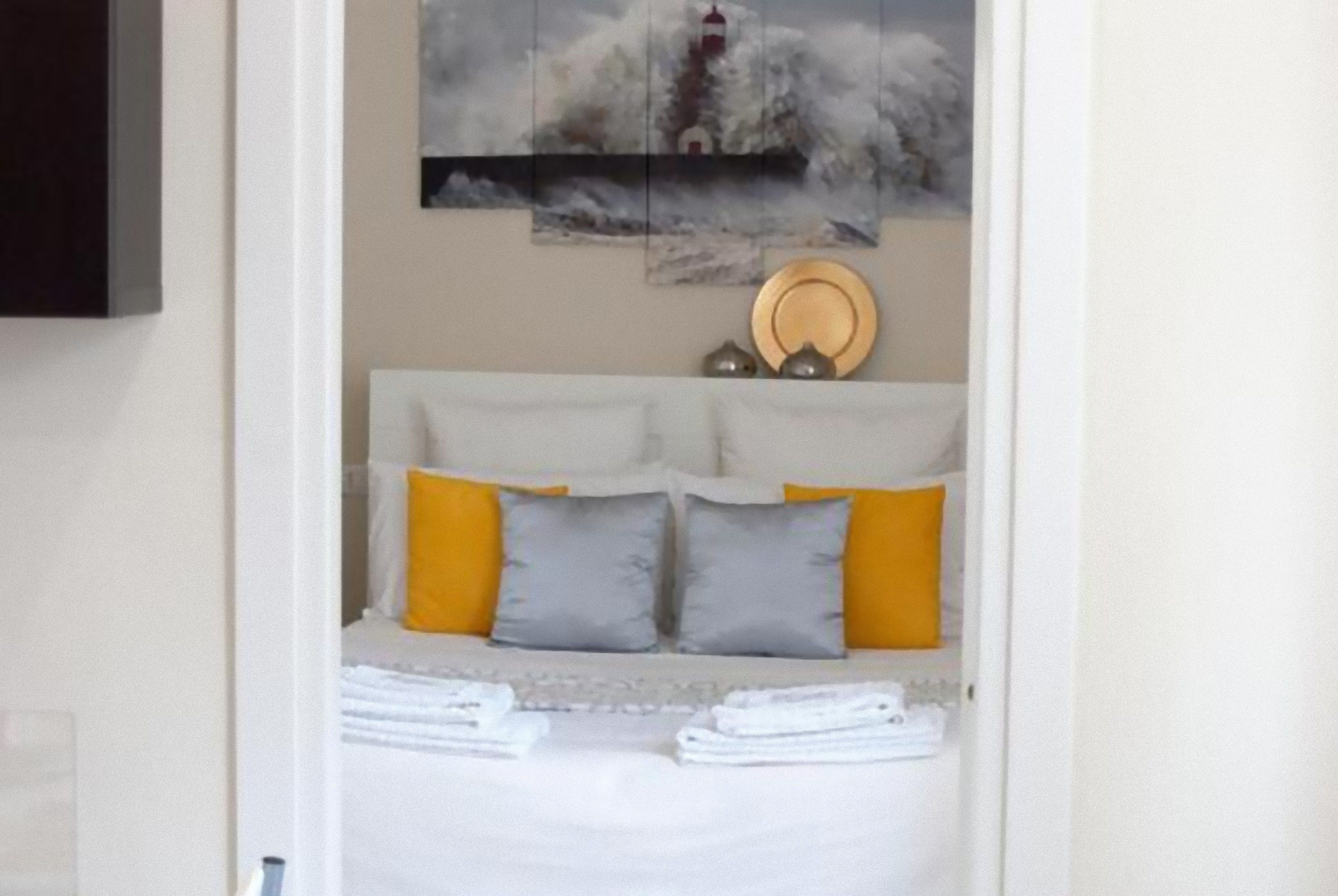 2 habitaciones, tabla de planchar con plancha, cunas y wifi gratis 