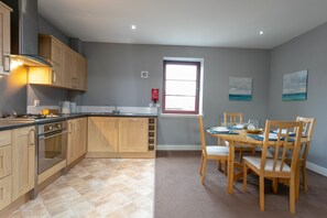 Private kitchen - Elliot Suite No15 – Donnini Apartments (Ayr)
