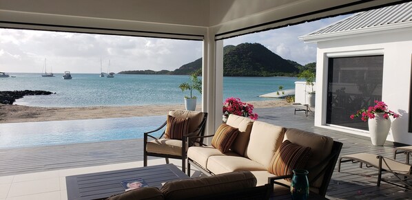 Vila superluxo, várias camas, para não fumantes, vista para a praia | Terraço/pátio