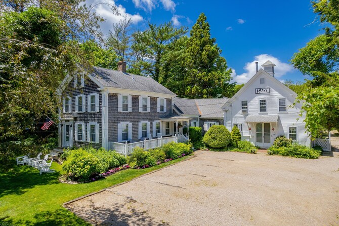 Isaiah Hall Bed & Breakfast Inn in Dennis, MA | Expedia