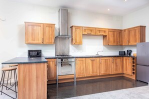 2 多间卧室、特色装修、特色家居、笔记本电脑工作区