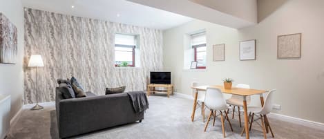 Basic Apartment, 2 Bedrooms, Non Smoking | 2 bedrooms, individually decorated, individually furnished