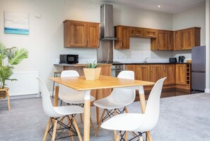 2 多间卧室、特色装修、特色��家居、笔记本电脑工作区