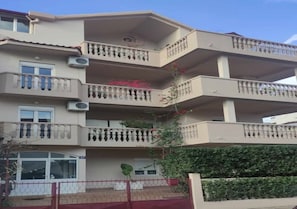 Front of property - Rooms Kuljic (Budva)