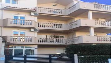 Mặt tiền nơi lưu trú