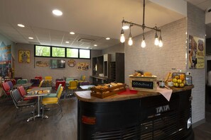 Päivittäinen buffetaamiainen (11 EUR per henkilö)