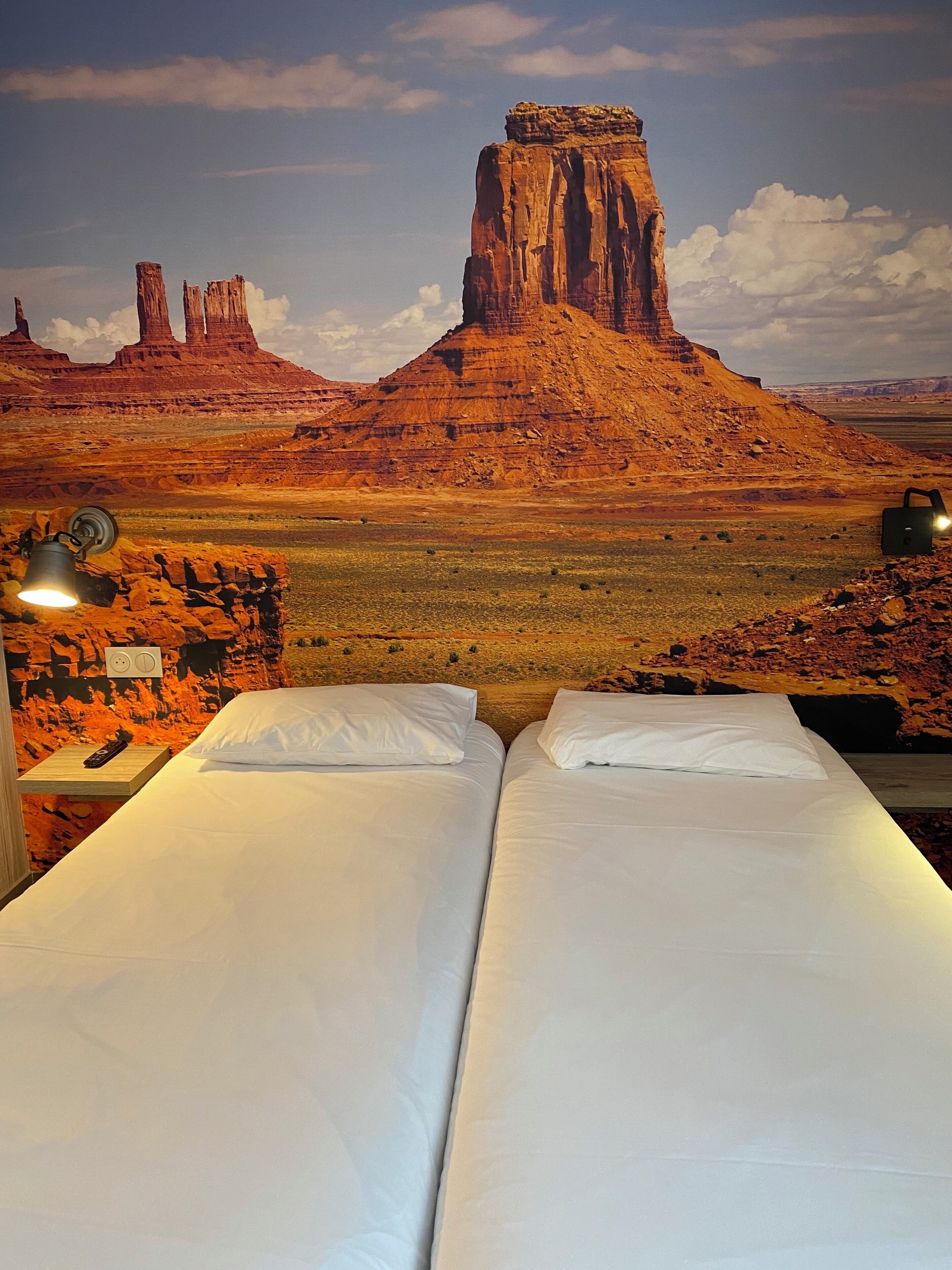 Twin Room, 2 Katil Bujang (Single), Non Smoking | Dihias secara berasingan, dilengkapkan perabot secara berasingan 