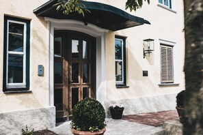 Exterior - Angermühle Landgasthof (Altenmarkt an der Alz)