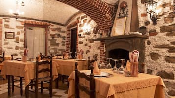 Se sirven almuerzos, cenas y cocina italiana