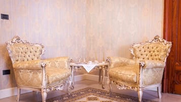 Phòng 4 Deluxe (Stella) | Trang trí khác biệt, trang bị nội thất với thiết kế riêng biệt