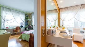 Suite, 2 Bedrooms | Bathroom | Separate tub and shower, hair dryer, bidet, towels