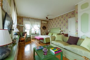 Suite, 2 Bedrooms | 2 bedrooms, cribs/infant beds, free WiFi