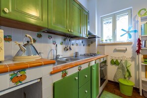 Apartment, 3 Schlafzimmer | Eigene Küche | Großer Kühlschrank, Ofen, Herdplatte, Kochgeschirr/Geschirr/Besteck