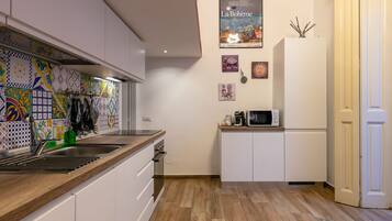 City-Apartment, 1 Schlafzimmer | Eigene Küche | Großer Kühlschrank, Mikrowelle, Ofen, Herdplatte