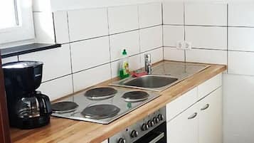 Apartment, 2 Bedrooms | Private kitchen | Fridge, microwave, oven, stovetop