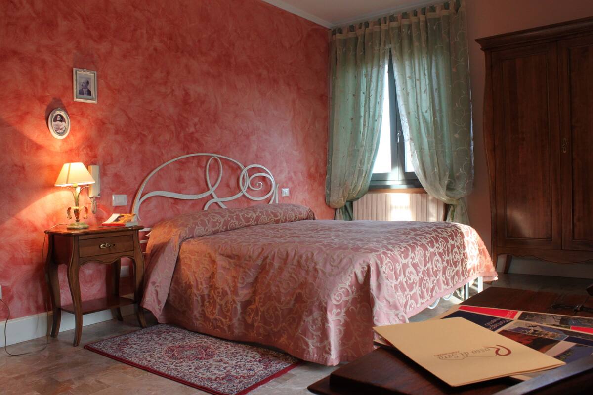 Individually decorated, individually furnished, free WiFi, bed sheets