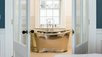 Habitación doble, baño en la habitación, vista al mar (Bathtub) | Escritorio, cortinas blackout y insonorización