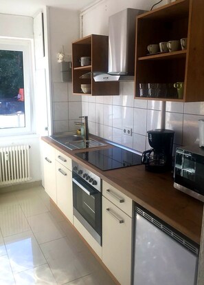 Business Apartment 3 | Private kitchen | Fridge, microwave, oven, stovetop - City Apartment Hannover (Hannover)