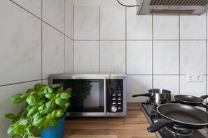 Business Apartment 2 | Private kitchen | Fridge, microwave, oven, stovetop - City Apartment Hannover (Hannover)