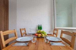 Business appartement, Meerdere bedden, niet-roken | Dineren op de kamer