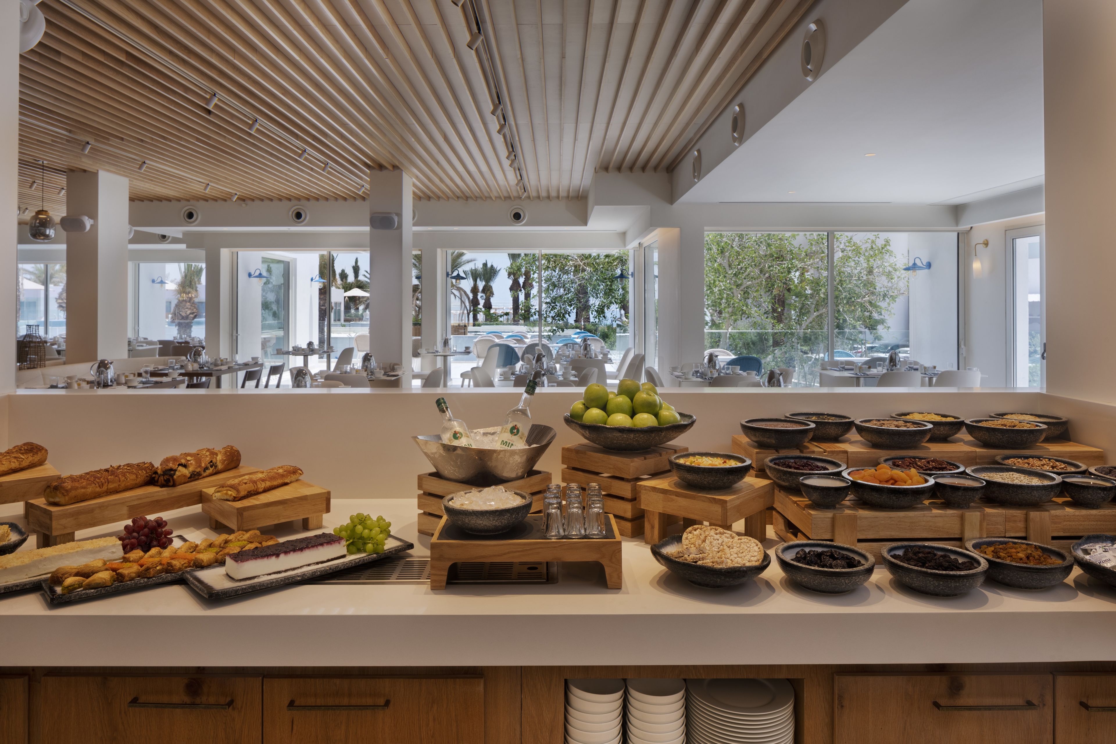 Free daily buffet breakfast