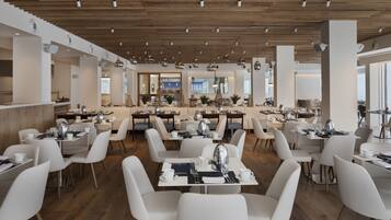 Frokost og middag serveres, middelhavsretter