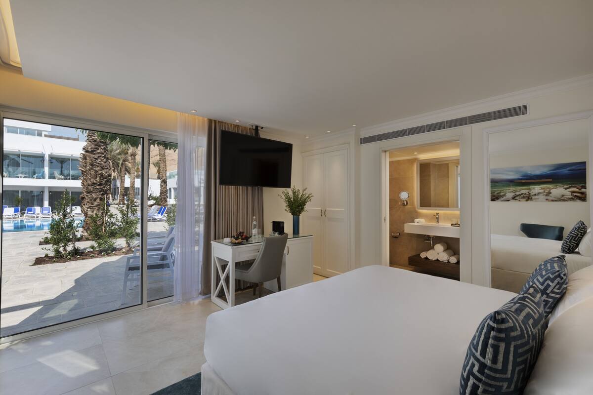 Premium bedding, minibar, in-room safe, desk
