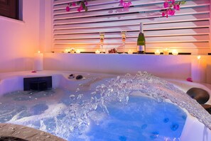 Outdoor spa tub - Lindos Allure Villa (Rhodes)