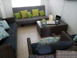 House, Non Smoking | Living room | Flat-screen TV - Villa Verde Limón by Akua (Playa del Carmen)