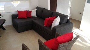 House, Non Smoking | Living room